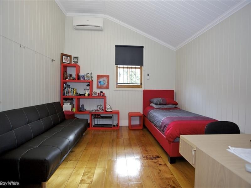 67 Palm Avenue, Shorncliffe QLD 4017