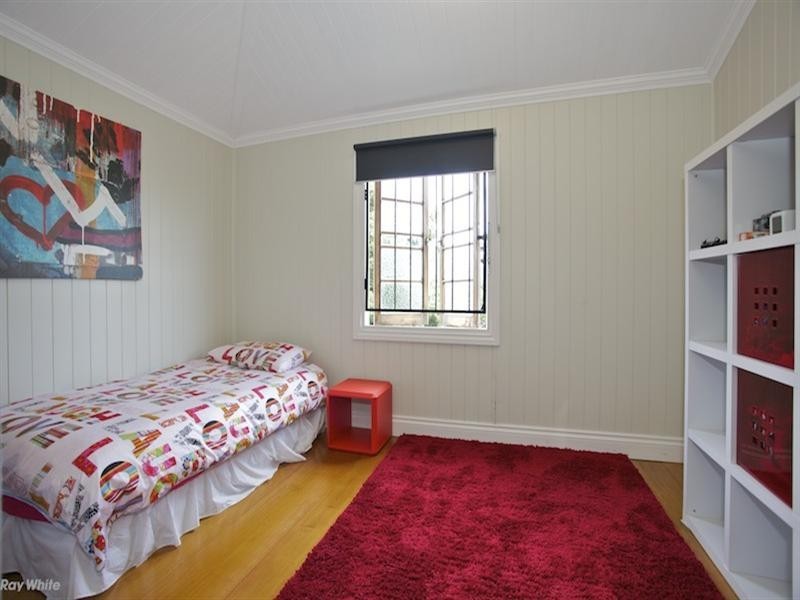 67 Palm Avenue, Shorncliffe QLD 4017