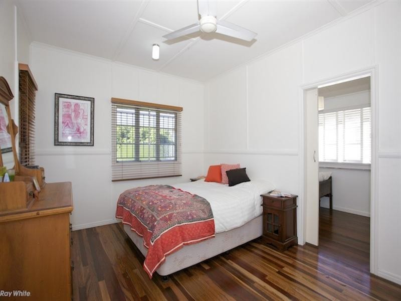 7 Bernard Street, Brighton QLD 4017