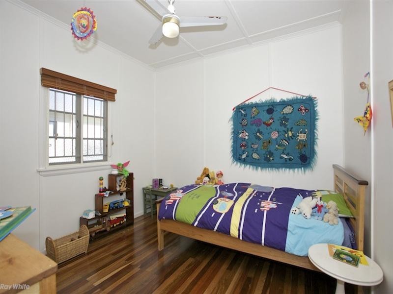 7 Bernard Street, Brighton QLD 4017