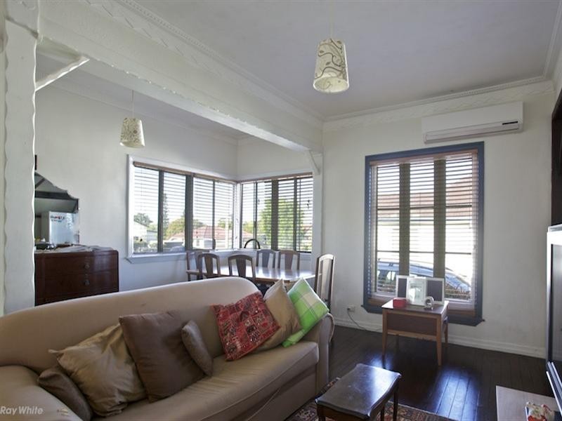 27 Bradfield Street, Brighton QLD 4017