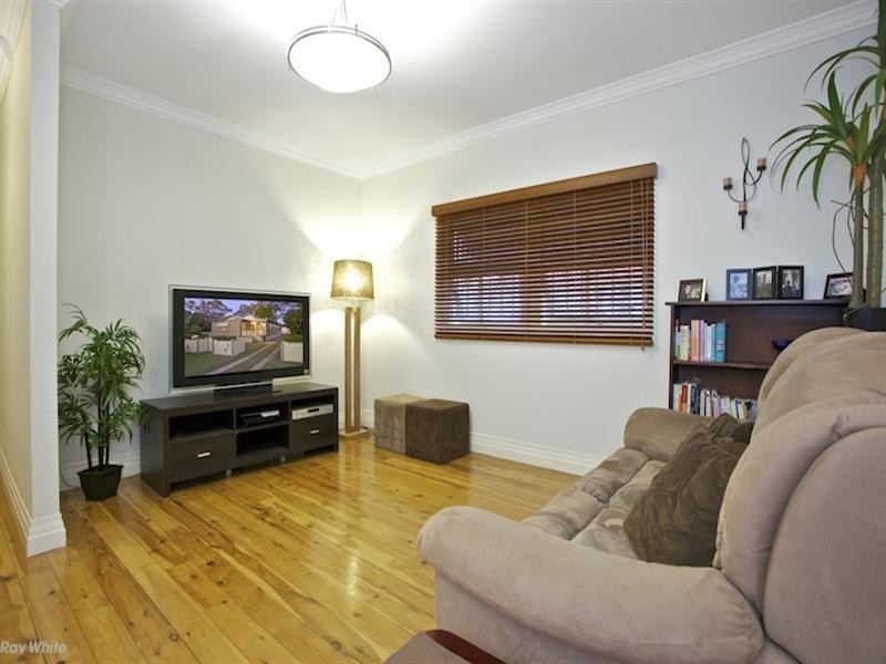 4 Finnie Road, Deagon QLD 4017