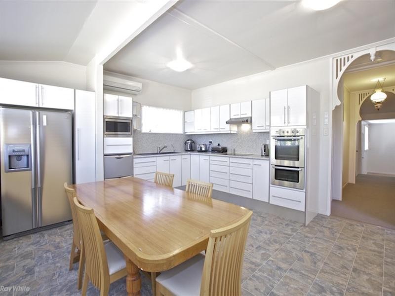 18 Herbert Street, Brighton QLD 4017