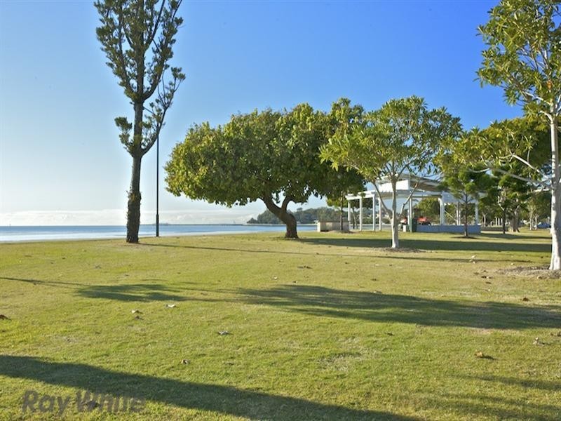 106 Flinders Parade, Sandgate QLD 4017