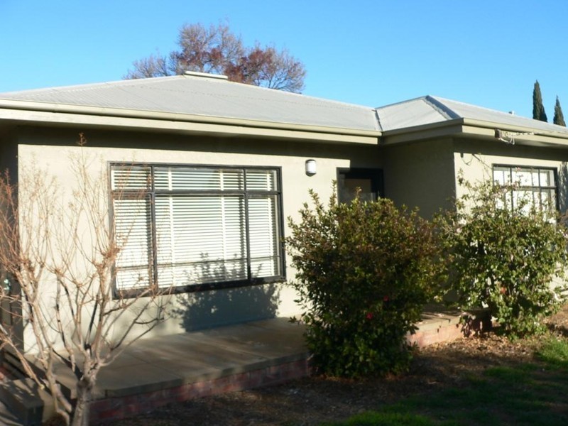 8 Logan Avenue, Mildura VIC 3500