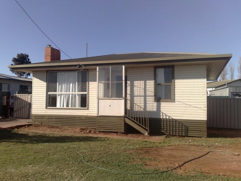 4 Murray Avenue, Red Cliffs VIC 3496