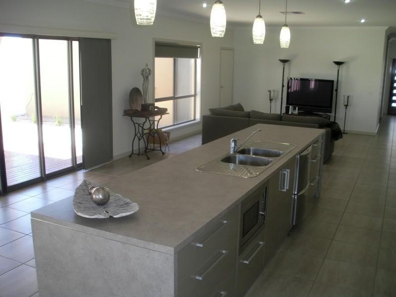 8 Casuarina Way, Buronga NSW 2739