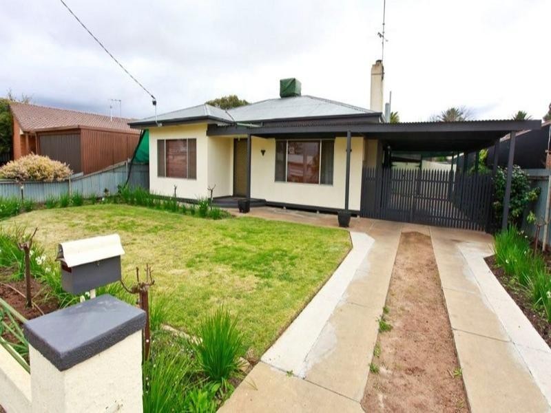 9 Logan Avenue, Mildura VIC 3500