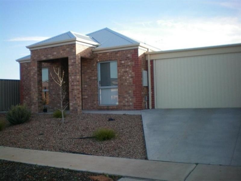 12 Anne Cox Drive, Red Cliffs VIC 3496