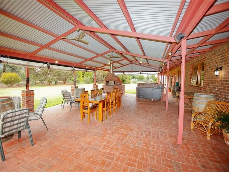 998 Cowra Avenue, Irymple VIC 3498