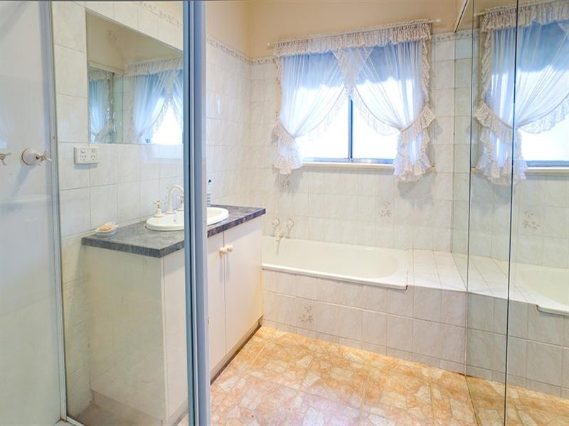 11 Cameron Avenue, Mildura VIC 3500