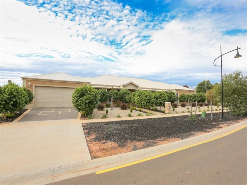 2 Roy Harwood Drive, Irymple VIC 3498