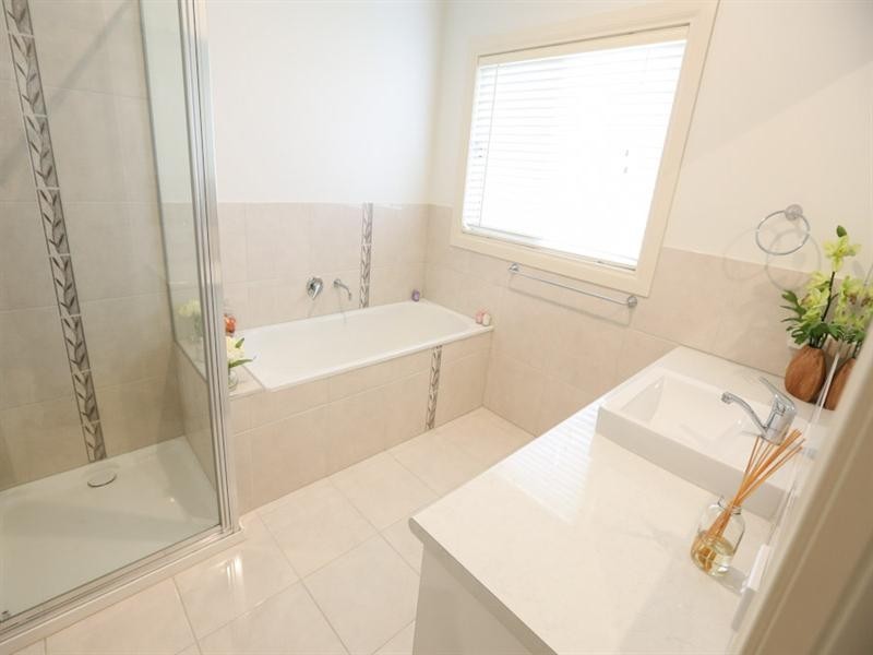 2 Roy Harwood Drive, Irymple VIC 3498