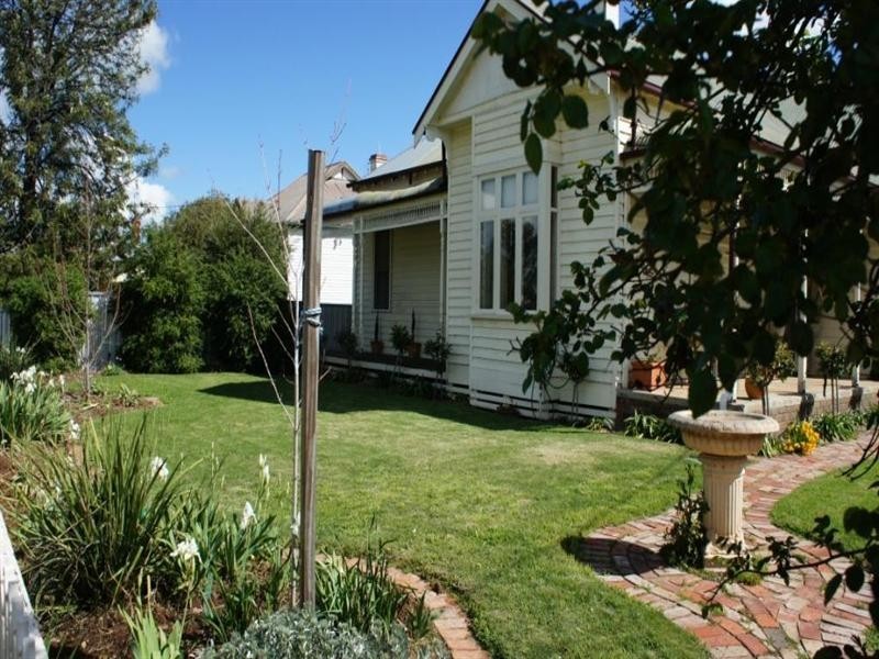 11 Dudley Street, Rochester VIC 3561