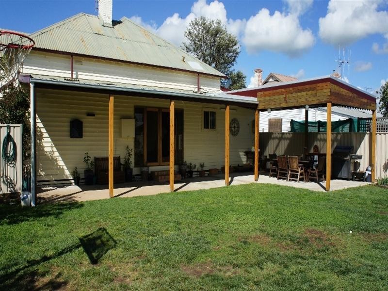 11 Dudley Street, Rochester VIC 3561