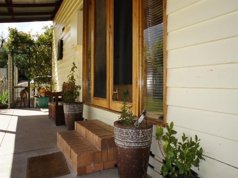 11 Dudley Street, Rochester VIC 3561