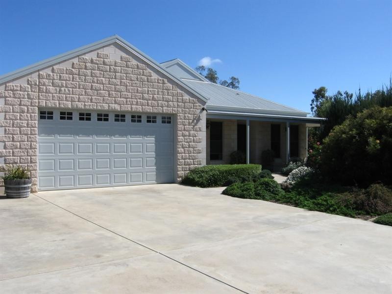 7 Leahy Court, Rochester VIC 3561