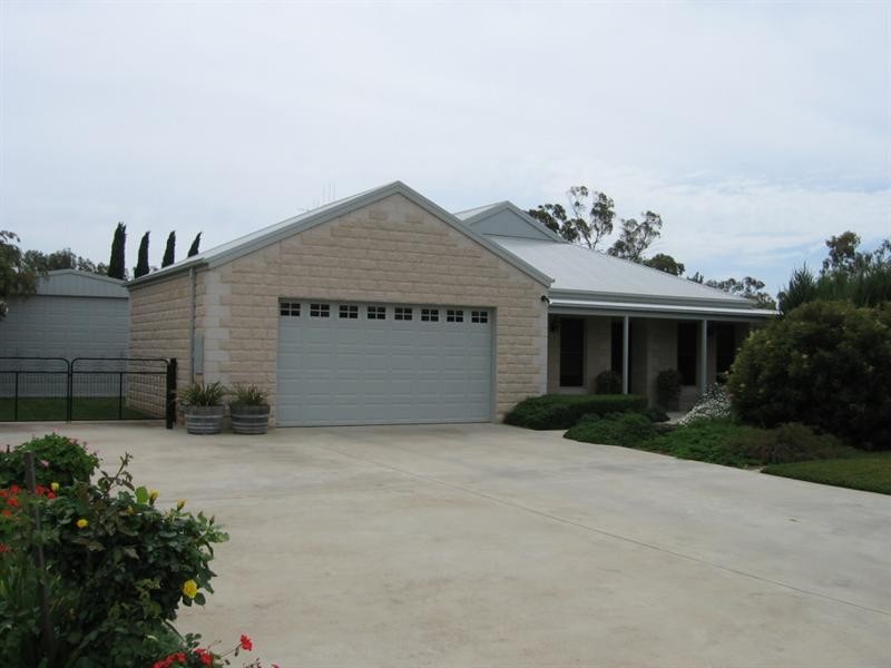 7 Leahy Court, Rochester VIC 3561