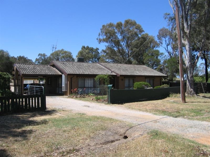 12 Gray Street, Rochester VIC 3561