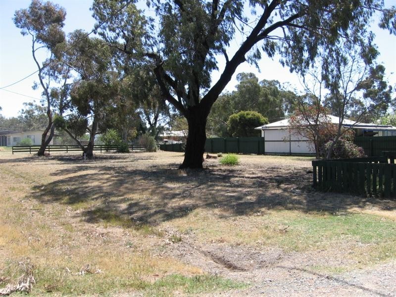 12 Gray Street, Rochester VIC 3561