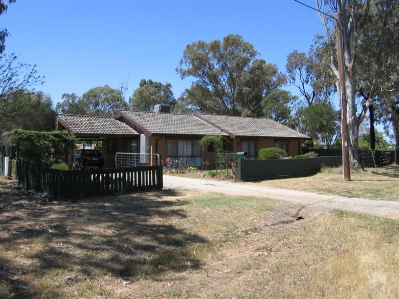 12 Gray Street, Rochester VIC 3561