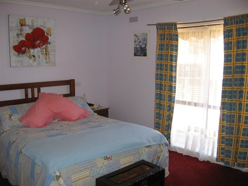 12 Gray Street, Rochester VIC 3561