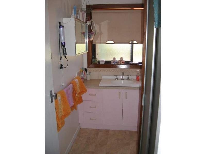 12 Gray Street, Rochester VIC 3561