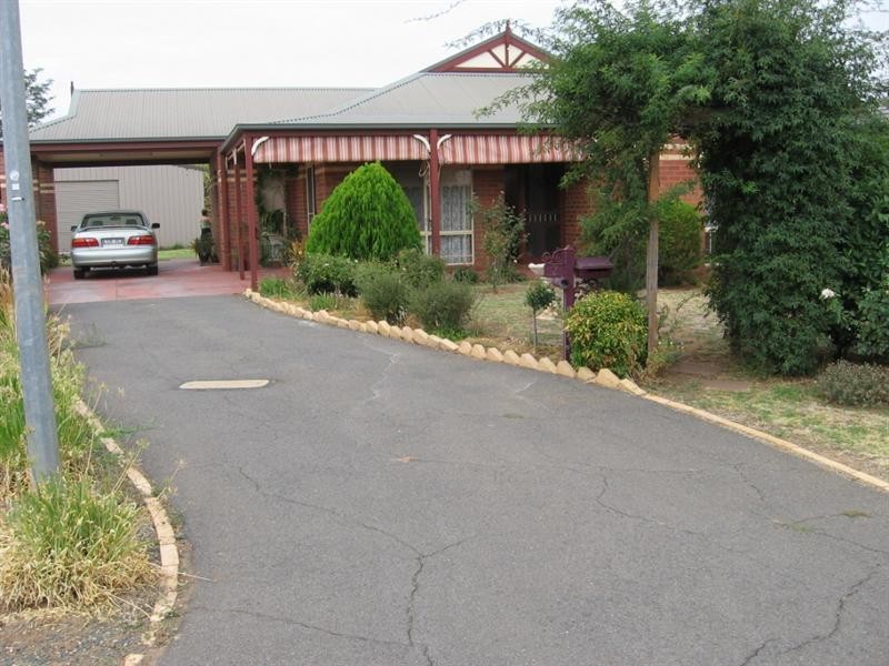 2 Leahy Court, Rochester VIC 3561