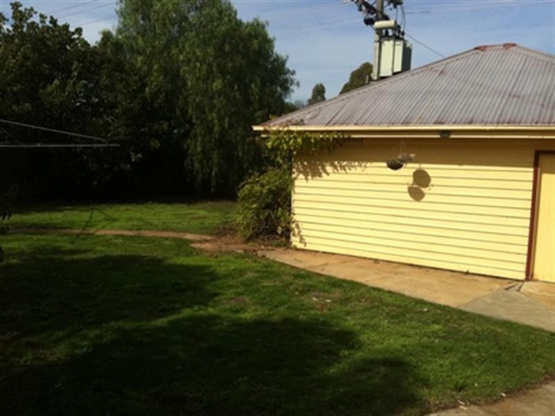 1 Mackay Street, Rochester VIC 3561