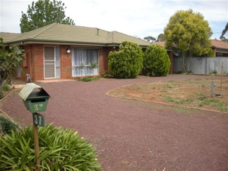 37 Francis Street, Rochester VIC 3561