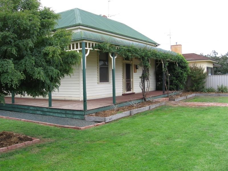 38 Dudley Street, Rochester VIC 3561
