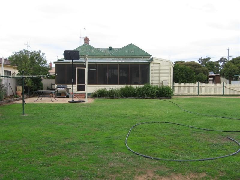 38 Dudley Street, Rochester VIC 3561