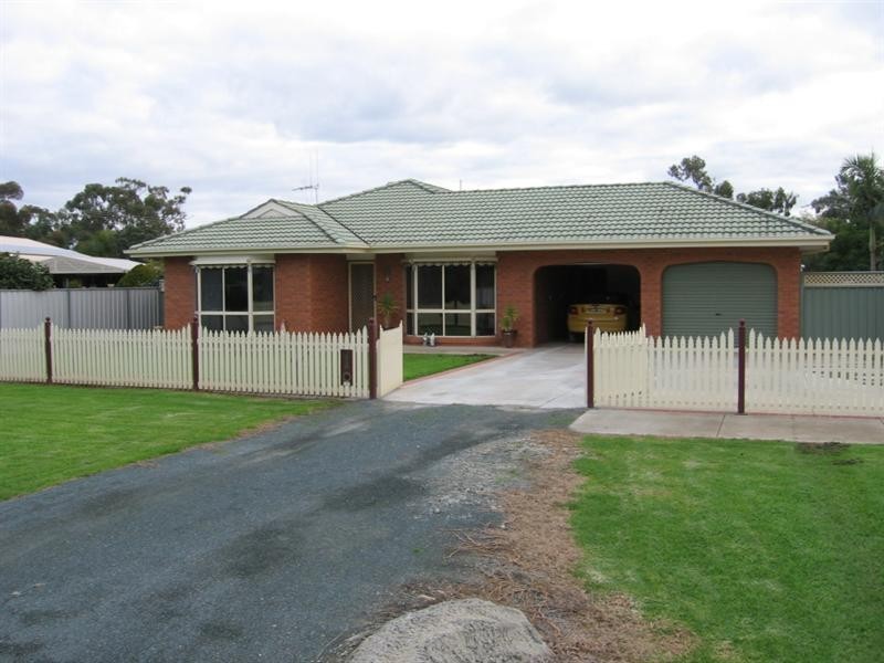 36 Kerford Street, Rochester VIC 3561