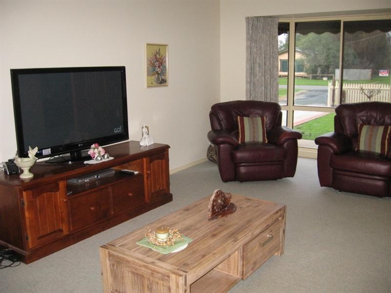 36 Kerford Street, Rochester VIC 3561