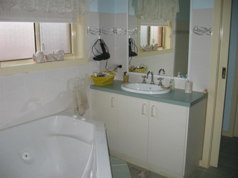 36 Kerford Street, Rochester VIC 3561