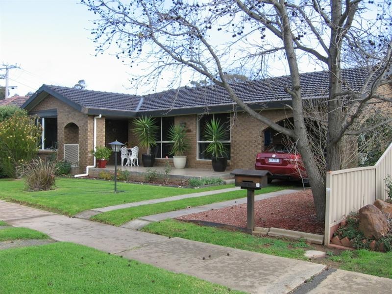 4 Mackay Street, Rochester VIC 3561