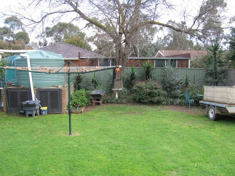 4 Mackay Street, Rochester VIC 3561