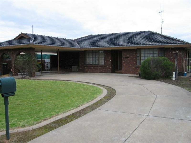 74 Queen Street, Rochester VIC 3561