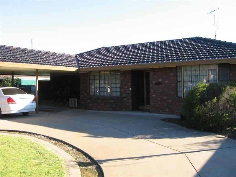 74 Queen Street, Rochester VIC 3561