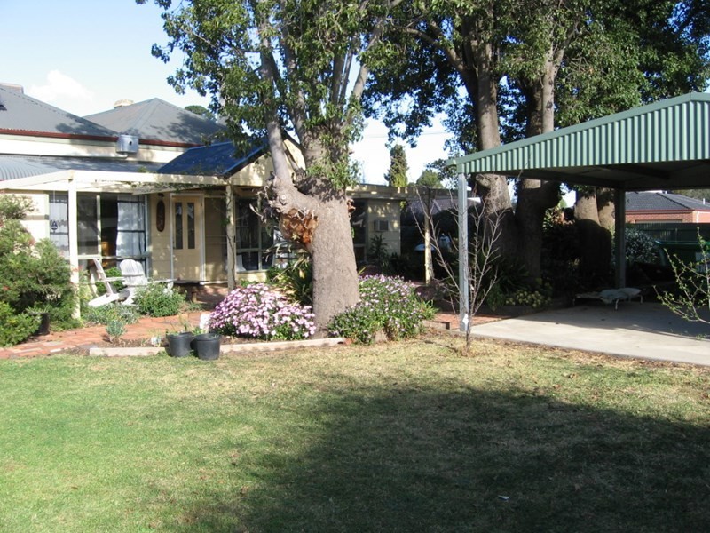 16 Echuca Road, Rochester VIC 3561