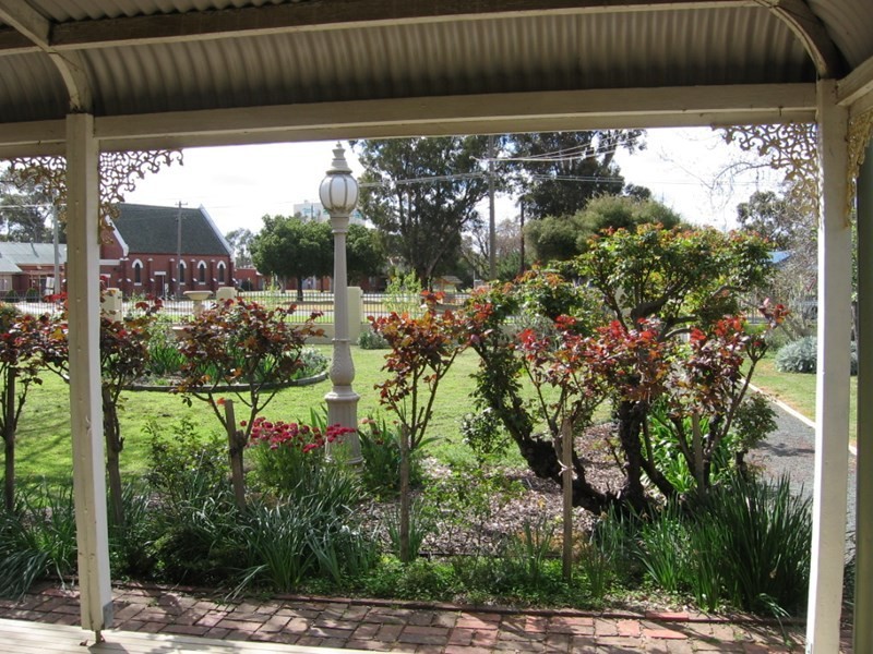 16 Echuca Road, Rochester VIC 3561