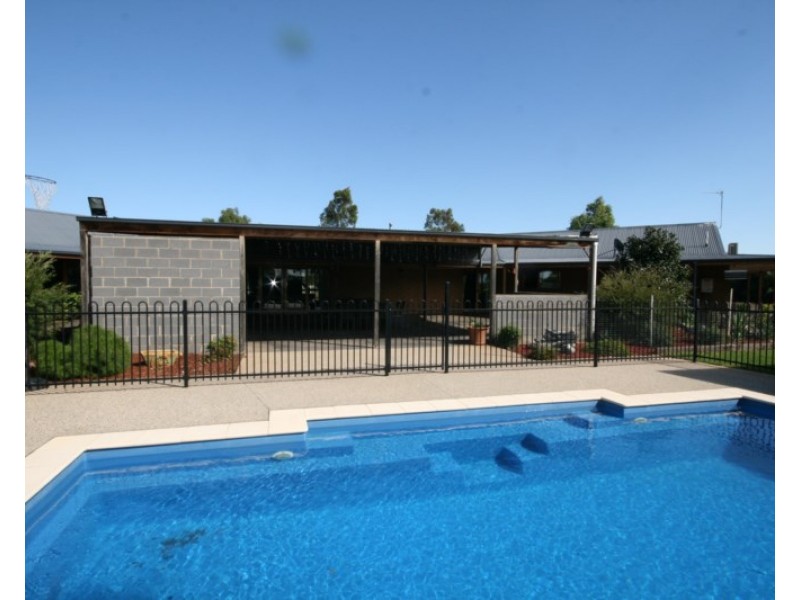 17 Cohen Street, Rochester VIC 3561