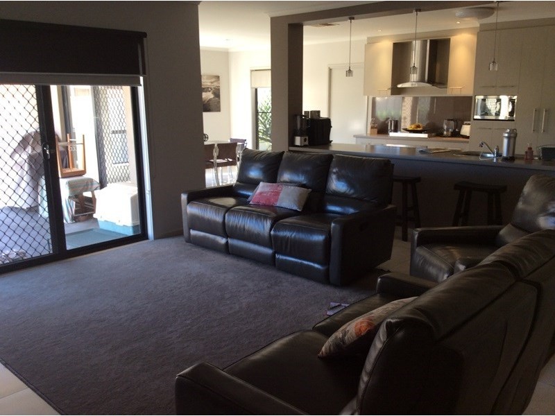 14 Nillahcootie Cresent, Kialla VIC 3631