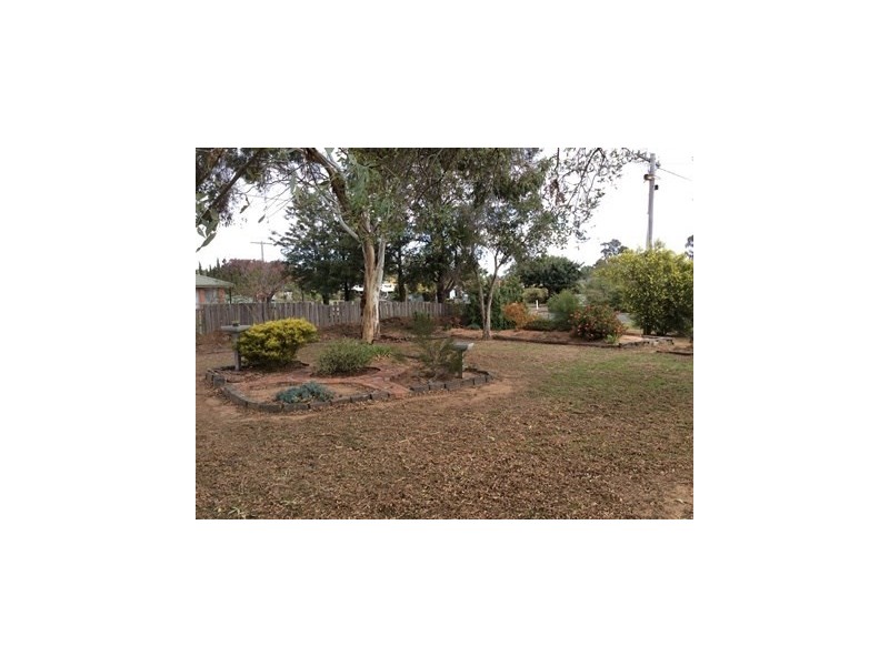 17 Baynes Street, Rochester VIC 3561