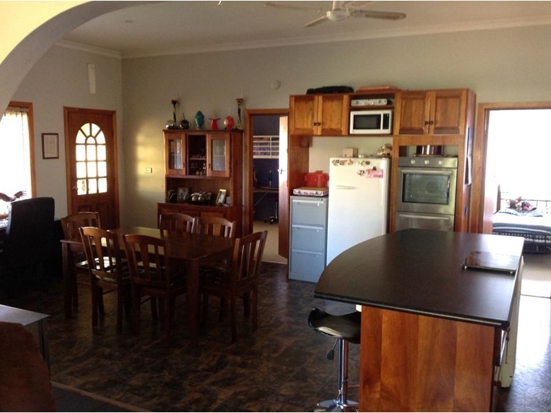 16 Bowen Street, St Arnaud VIC 3478