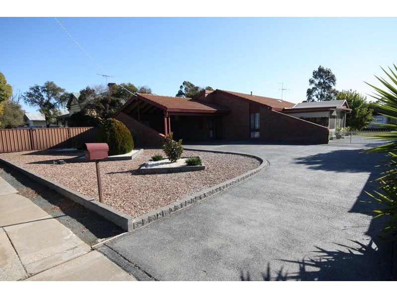 30 Dudley Street, Rochester VIC 3561