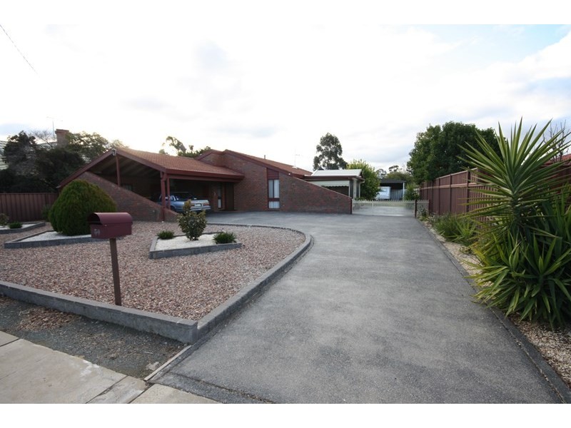 30 Dudley Street, Rochester VIC 3561