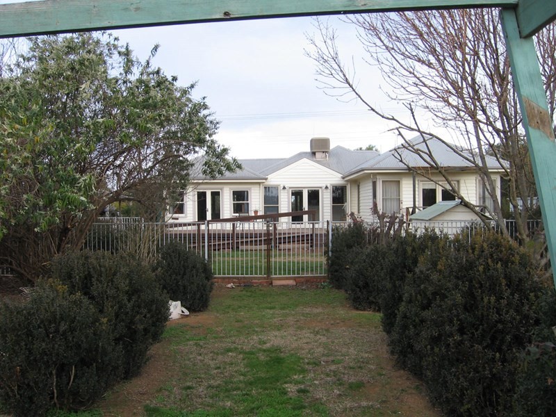 84 Pascoe Street, Rochester VIC 3561