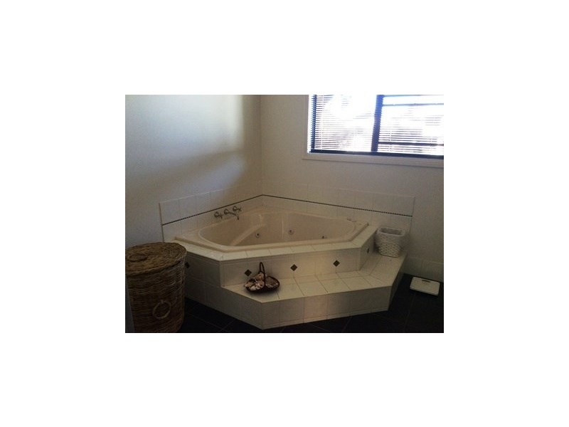 69 Hopetoun Street, Rochester VIC 3561