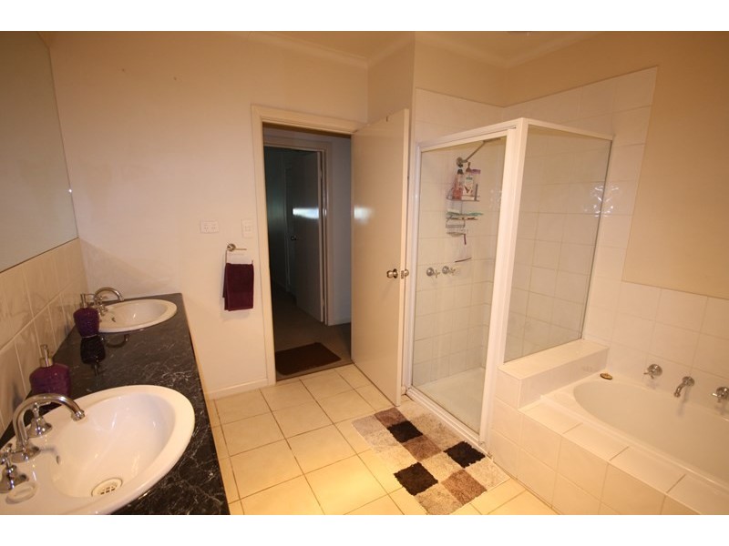 36 Bridge Road, Rochester VIC 3561